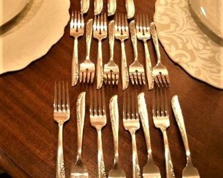 BRITTANY ROSE 1948 DISCONTINUED SILVER PLATE FLATWARE