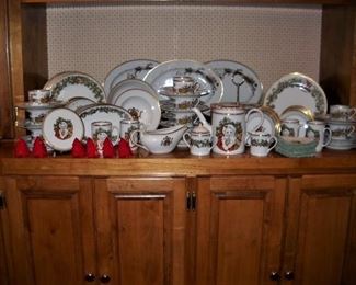 FITZ & FLOYD ST NICHOLAS CHRISTMAS DISHES 111 PC'S