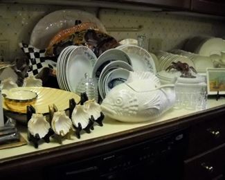 FISH SERVER AND SHELL PLATES