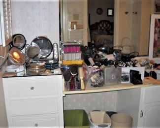 VANITY MIRRORS AND HAIR TOOLS