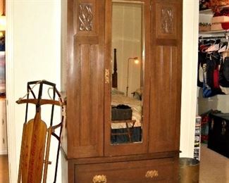 SINGLE DOOR ARMOIRE WITH BEVELED MIRROR
