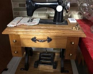 Miniature Sewing Machine Replica 