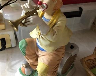 melody in motion willie Cornet  Playing Porcelain Battery Operated Moving Clown Figurine, Melody in Motion : 