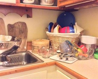 Kitchenware. 