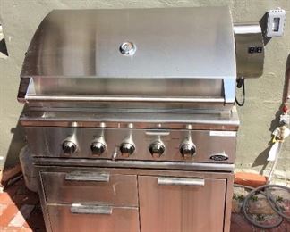 DCS Natural Gas Outdoor Professional Grill Cart by Fisher & Payke, Model CAD1-36. Grill / Rotisserie / Smoker. Nearly New.
