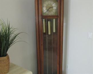 GORGEOUS HOWARD MILLER GRANDFATHER CLOCK.. IN EXCELLENT WORKING CONDITION