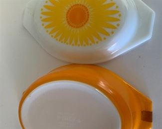 Vintage Pyrex sunflower casserole