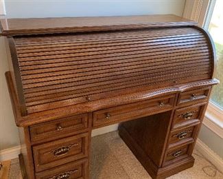 Roll top desk