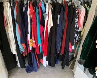 Hundreds of women's clothing items size 14, 16, 18, 1x