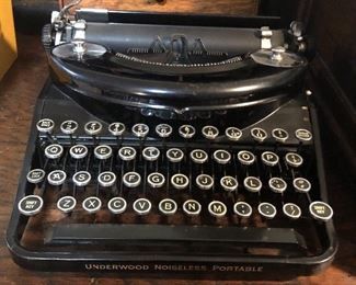 Vintage Underwood "Noiseless Portable" typewriter (no case)