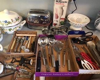 Assorted kitchen utensils, vintage chrome toaster, Braun hand blender, enamel colander