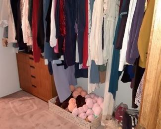 Women's clothing and yarn