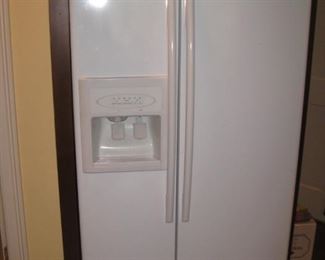 Maytag side by side refrigerator/freezer