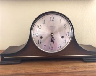 Linden mantle clock