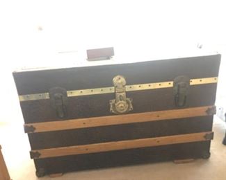 Vintage trunk 