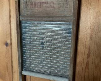 Glass washboard