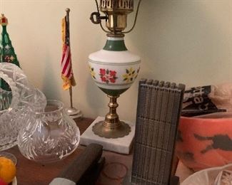 Lamps, crystal and office accessories.