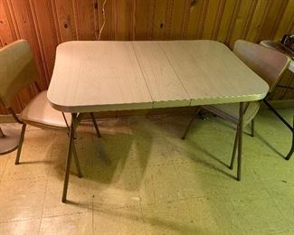 Nice retro kitchen table and chairs w/leaf
