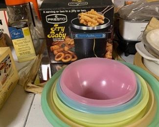 Pastel Tupperware bowls