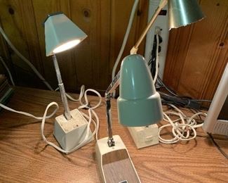 Telescoping desk lamps