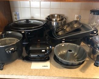 All kitchenware is in excellent or like-new condition!