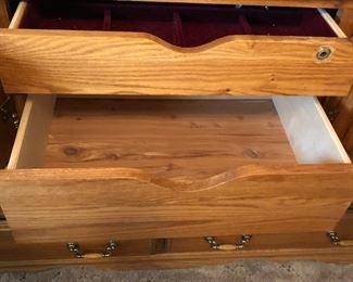 Middle drawers