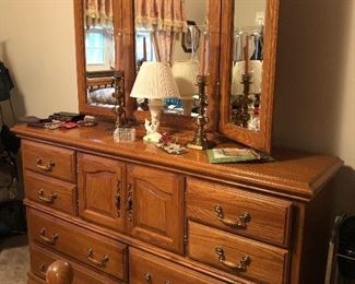 Gorgeous dresser with adjustable side mirrors