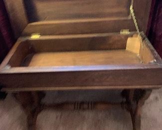 Cute Stool Opens for Storage