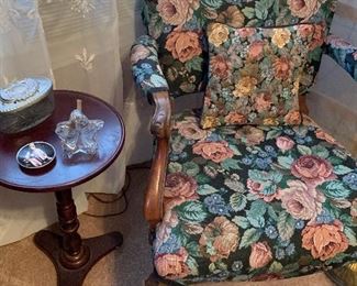 Lovely Side/Accent Chair