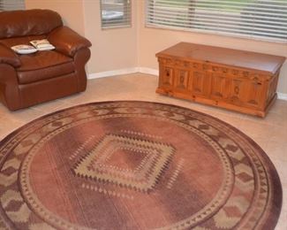 ROUND AREA RUG.