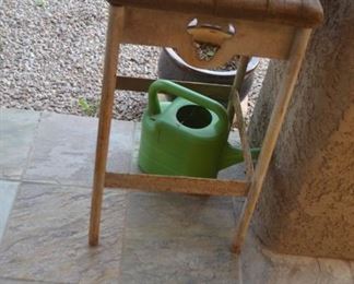 WOOD ACCENT TABLE FOR PATIO
