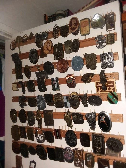 belt buckles 
