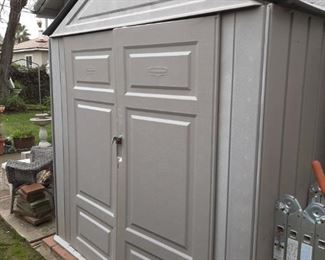 Nice shed 125 dollars