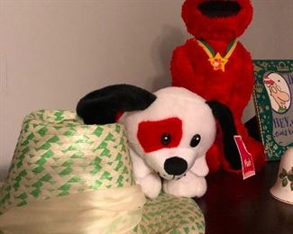 Elmo is singing scat