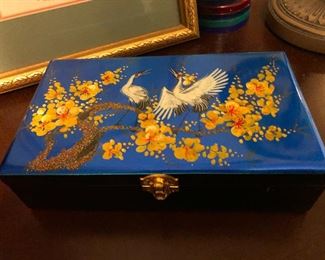 pretty lacquer jewelry box