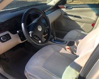 NICE interior! Unlike my car, which still has dried dog vomit on the backseat floorboard