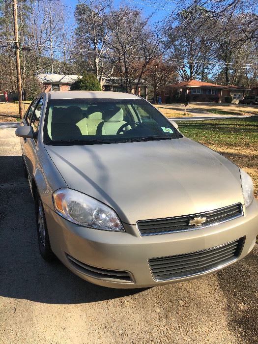 2011 Chevy Impala, 166,627 miles. Clean and drives great! YOu need this!