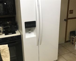 Kenmore Fridge looks good in & out