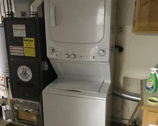 Stacking washer/dryer w/pamphlets