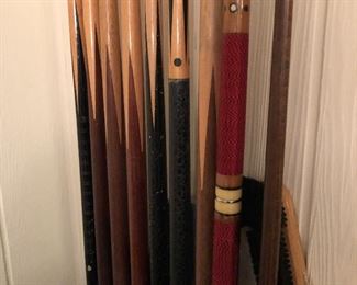 Cues / Balls go with Table Only