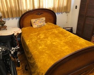full size vintage bed
