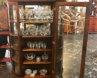 Antique Beautiful Bowed-Front Curio Cabinet with Mirrored Top and Clear Beveled Glass Front