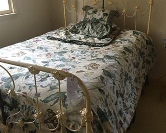 Magnolia Williamsburg quilt set Full-Queen includes dust ruffle, standard shams and small matching pillow 