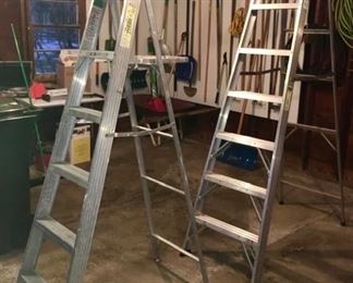 2 aluminum ladders, lawn tools