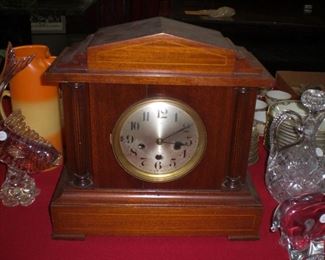 Junghans 5rod chime mantle closk with banded mahogany case