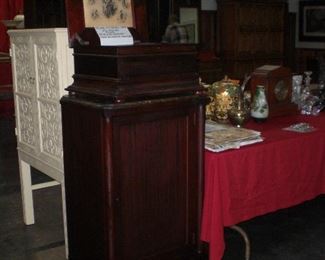 Regina 151/2" double comb disc music box #52230 with slate top, claw foot disc storage base cabinet c.1897