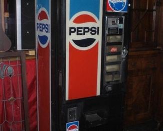 1979 PEPSI can & bottle vending machine in working order