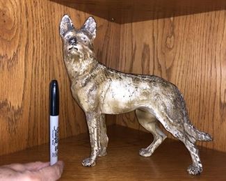 Cast iron dog