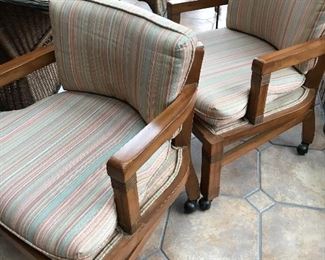 A set of 4 game chairs