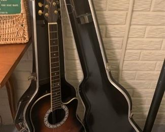 Ovation Ultra Deluxe #1528D Acoustic/Electric  Guitar w/Case!